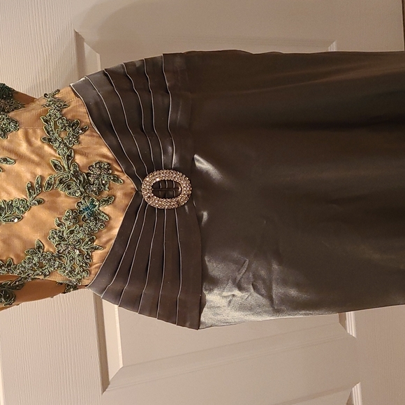 Formal Dress - Picture 3 of 7